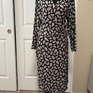 Elegant Black and Cream Patterned Dress
